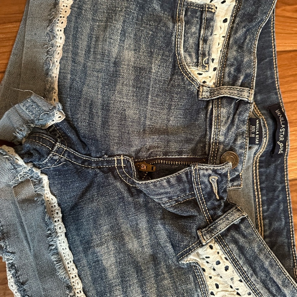 Wallflower Blue Jeans with Distressed Details and Straight Fit